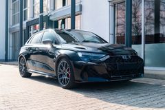 AUDI RS 3 Sportback quattro/ DYNAMIKPAKET/ INDIVIDUAL AUDI RS 3 Sportback quattro/ DYNAMIKPAKET/ INDIVIDUAL