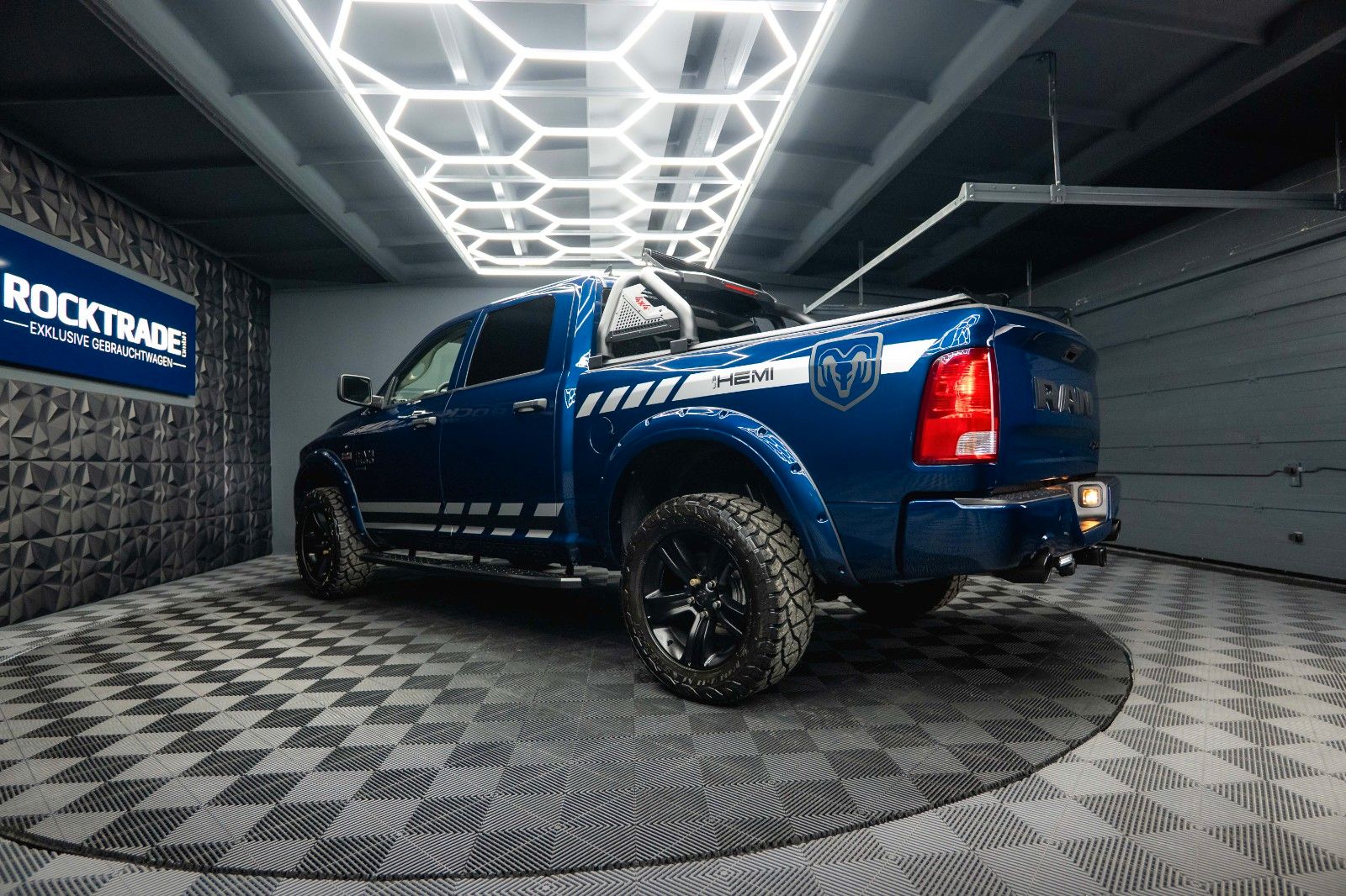 Fahrzeugabbildung Dodge RAM 5.7 V8 HEMI 4x4 OFFROAD Night-Paket *LED*AHK