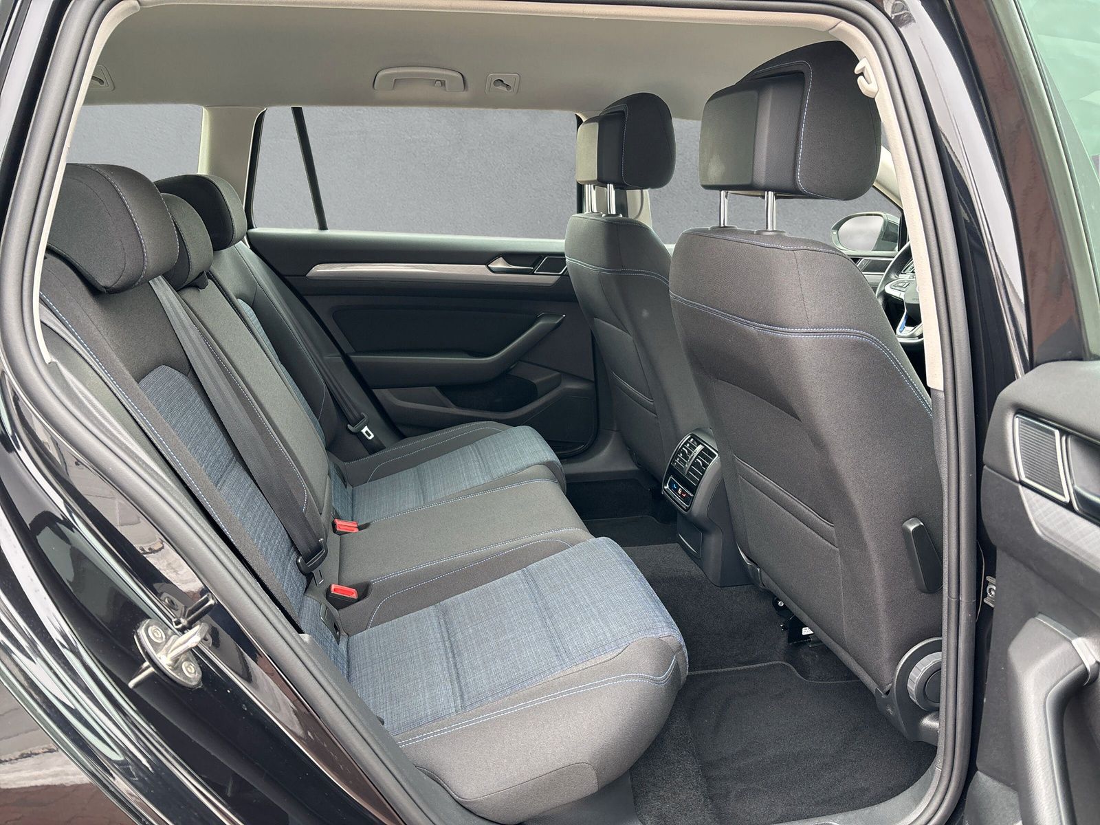 Fahrzeugabbildung Volkswagen Passat Variant GTE 1.4 TSI Kamera AppConnect SHZ