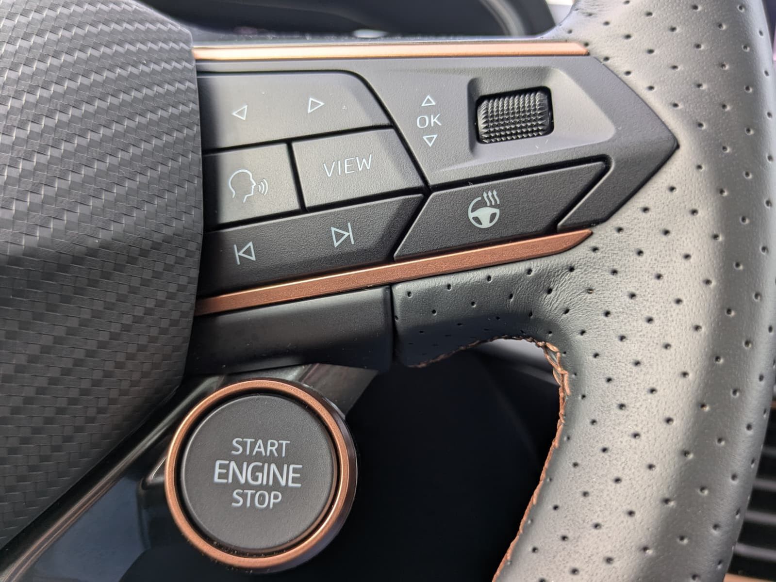 Vehicle image CUPRA Formentor 1.5 eTSI PANO*MATRIX*SENNH.*DINAM*360°