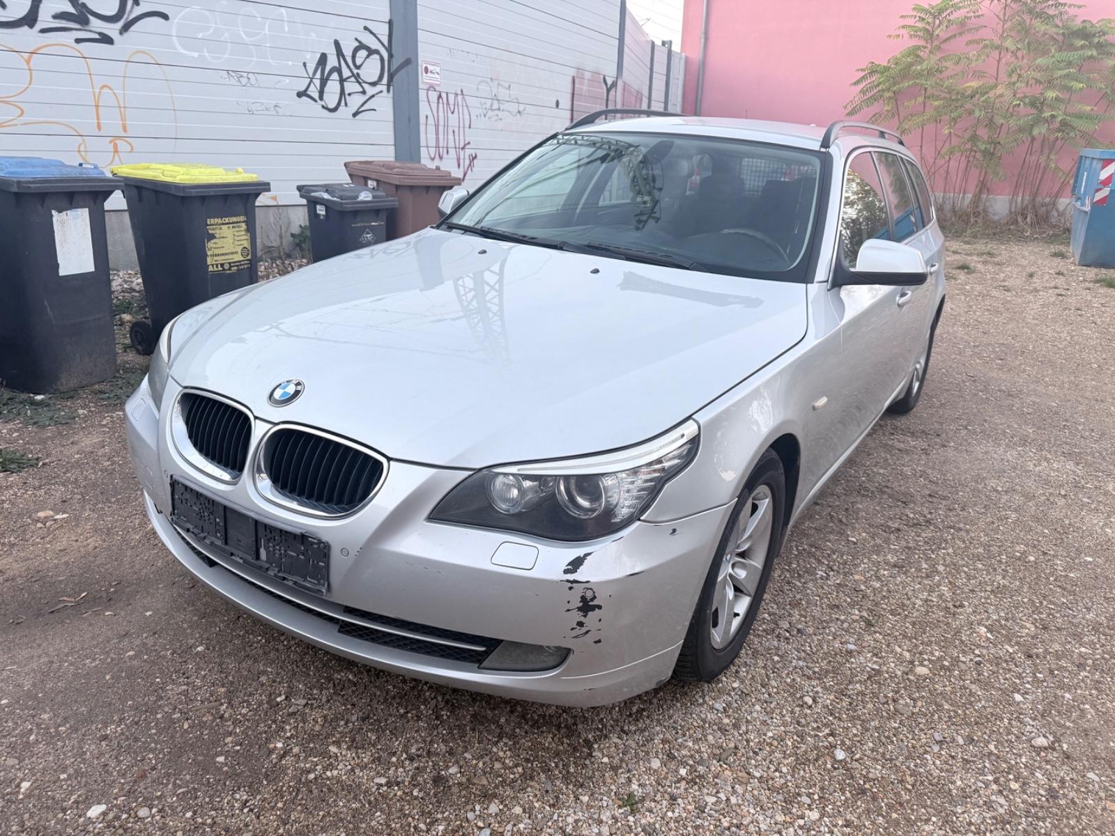 BMW 520 2010 — interior