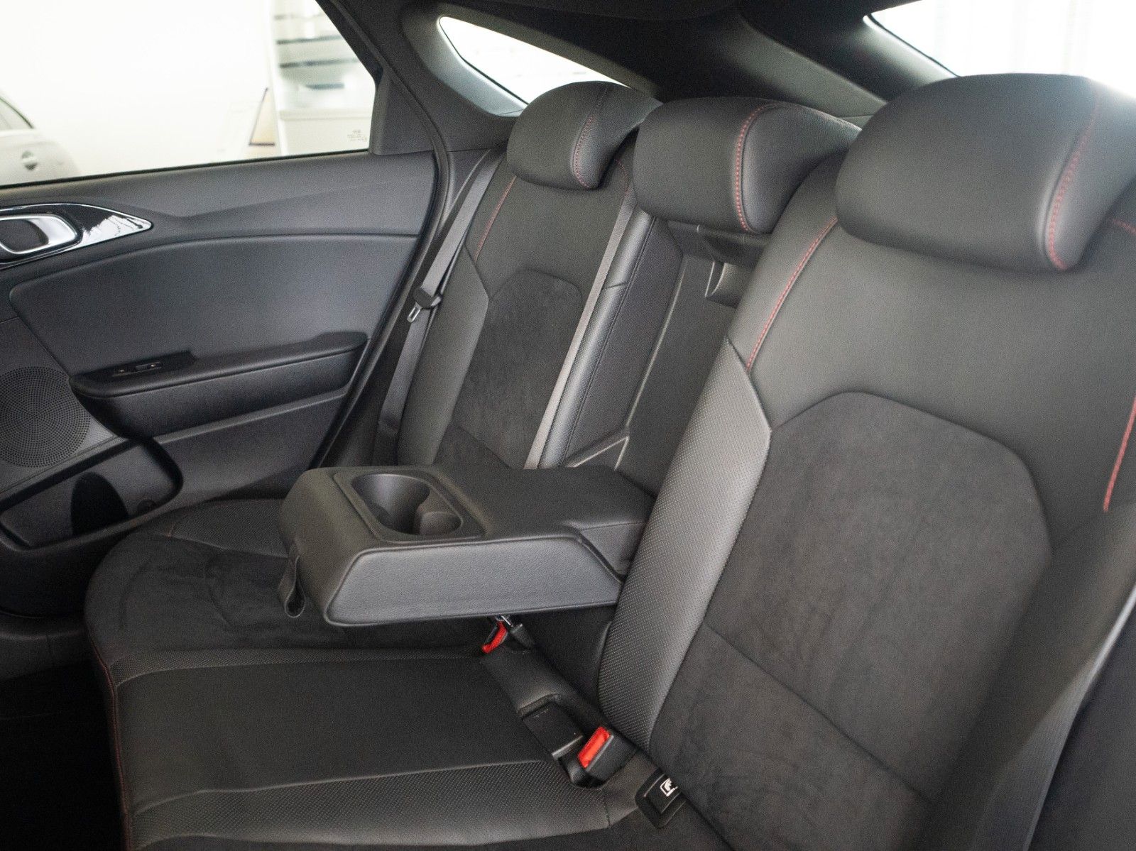 Fahrzeugabbildung Kia ProCeed GT AUTOM./PANO/SITZHZG./NAVI/LENKRADHZG.