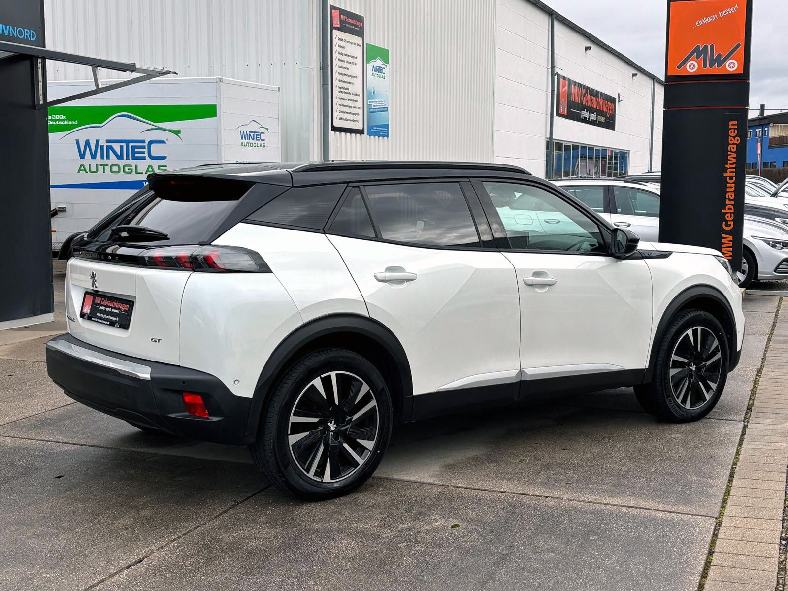 Fahrzeugabbildung Peugeot 2008 e-GT 11kW OnBoard LED ACC KAM NAV CarPlay