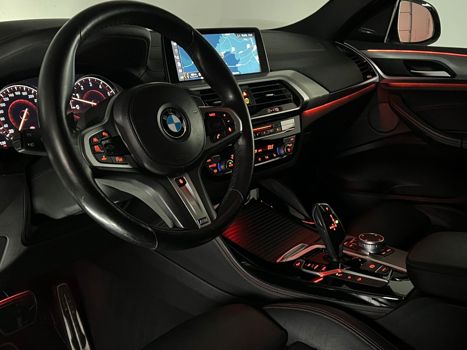 Fahrzeugabbildung BMW X4 xDrive 30 i M SPORT/AHK/ACC/LED/H&K/PANO/STHZ