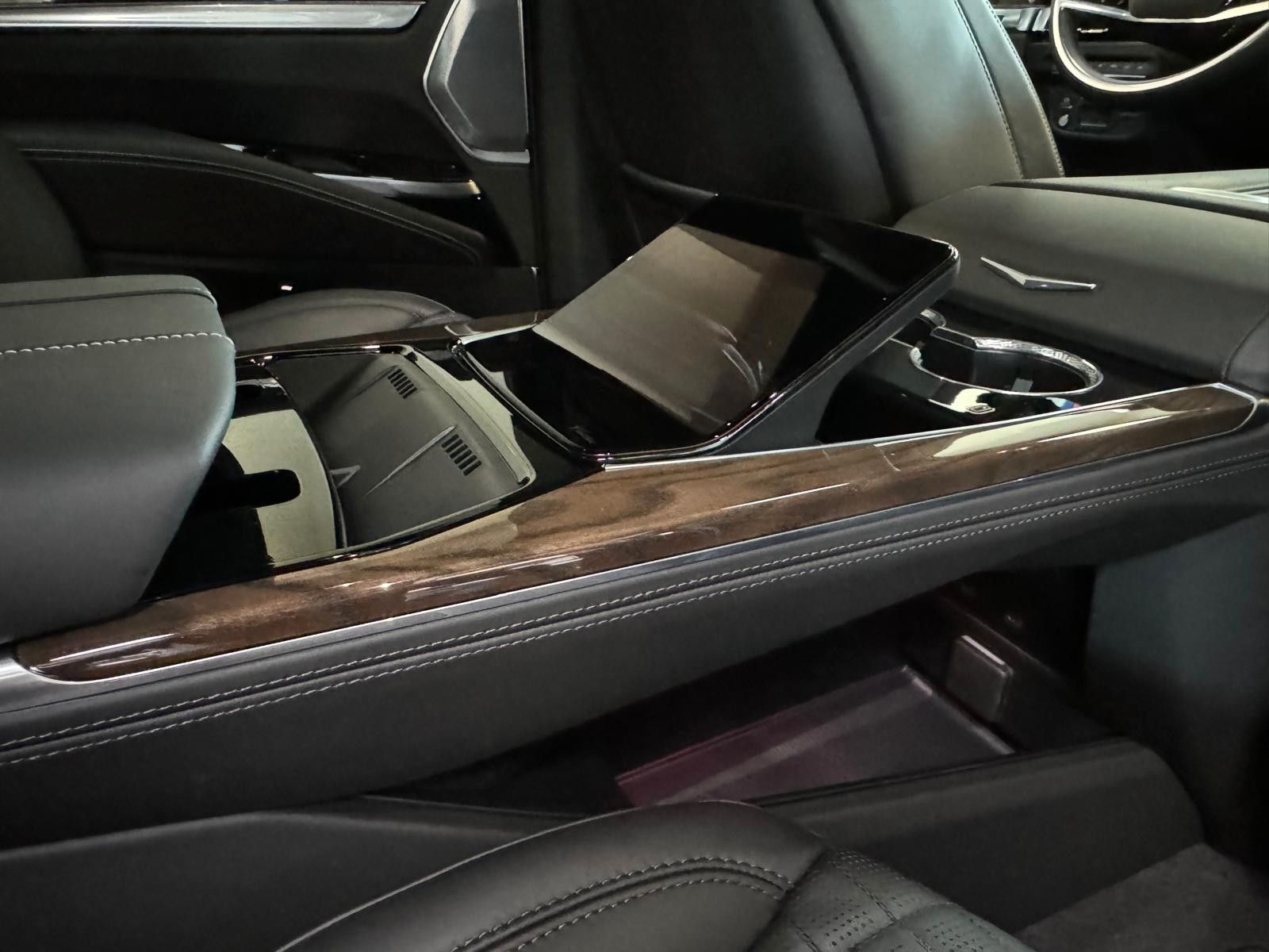 Fahrzeugabbildung Cadillac 2026 ESCALADE SPORT PLATINUM 6.2 V8-24"-ABV EXEC