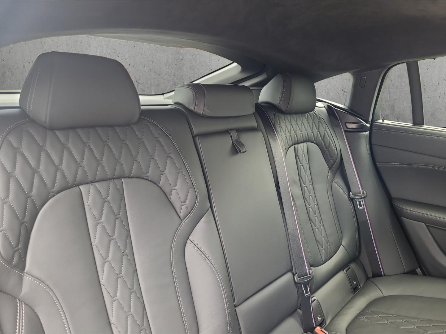 BMW X6 M60 xDrive Sportpaket HUD AD StandHZG AHK-kla