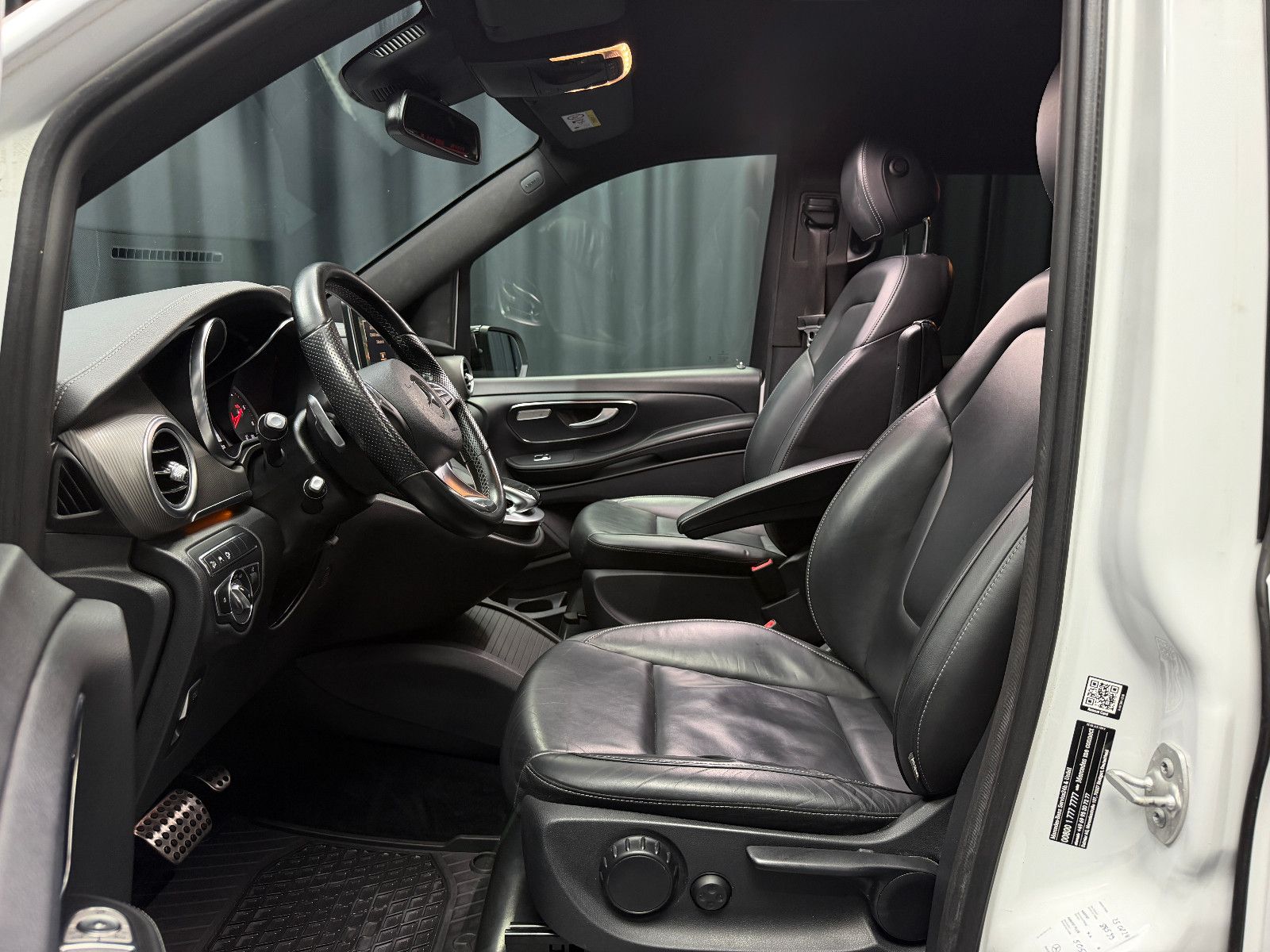 Fahrzeugabbildung Mercedes-Benz V250d NIGHT EDITION 4MATIC lang AMG-LINE|360°|