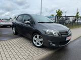 Toyota Auris Club - Toyota Auris aus 2010 mit Benzin-Antrieb: Kleinwagen