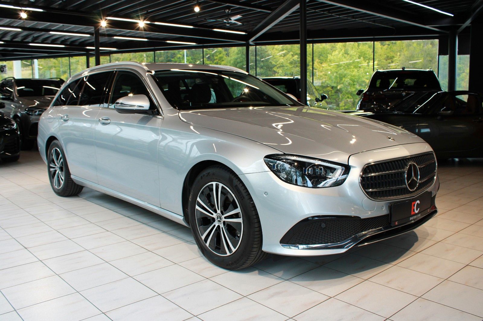 MERCEDES-BENZ E 220d 4MATIC DIS+/Burmester/MBUX