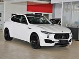 Maserati LEVANTE 3.0d Q4 *360+NAVi+SPUR+LEDER+SKYHOOK+21" - Maserati Levante aus 2016