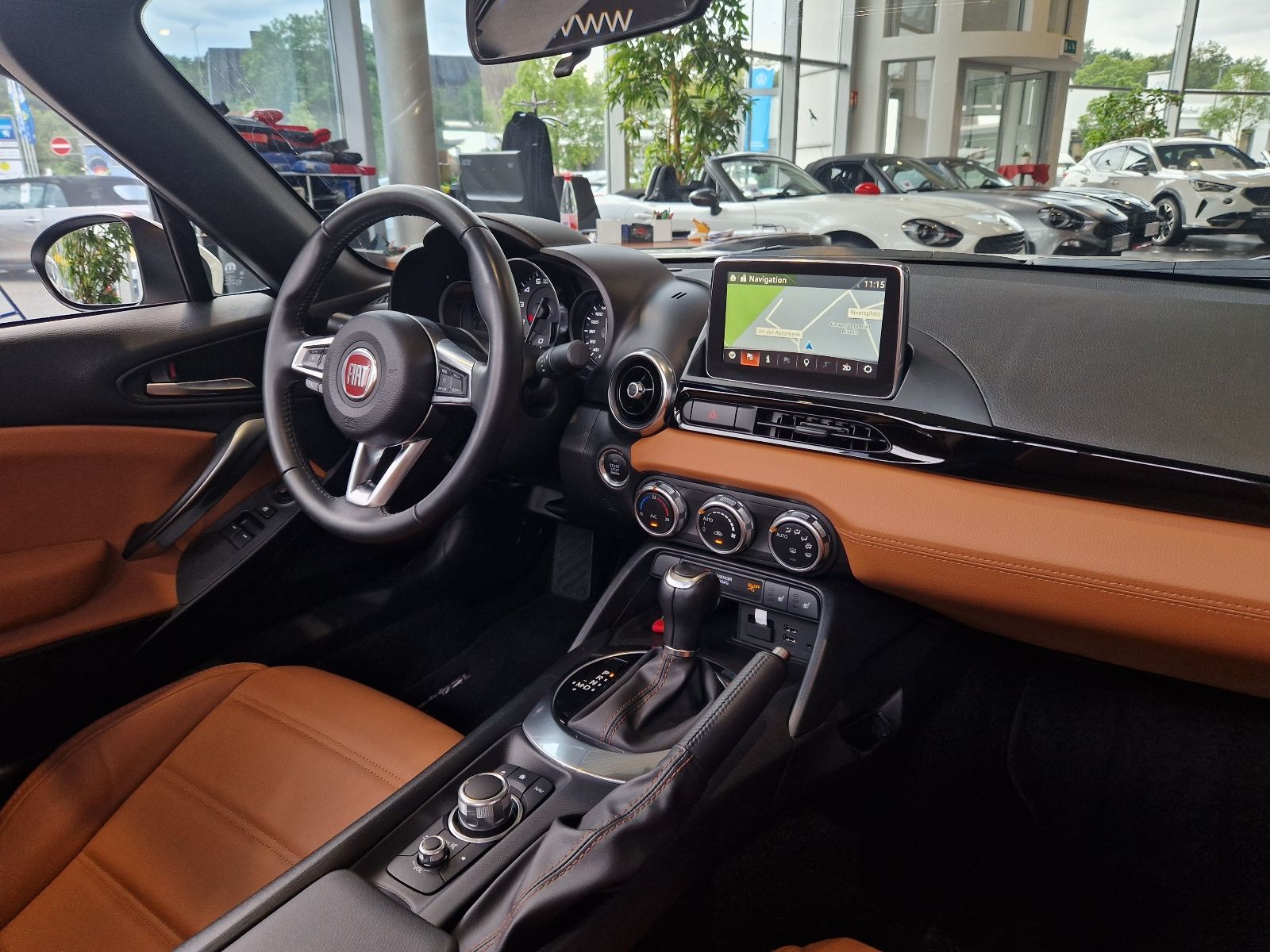 Fahrzeugabbildung Fiat 124 Spider Lusso LEDER NAV SHZ RFK ALU