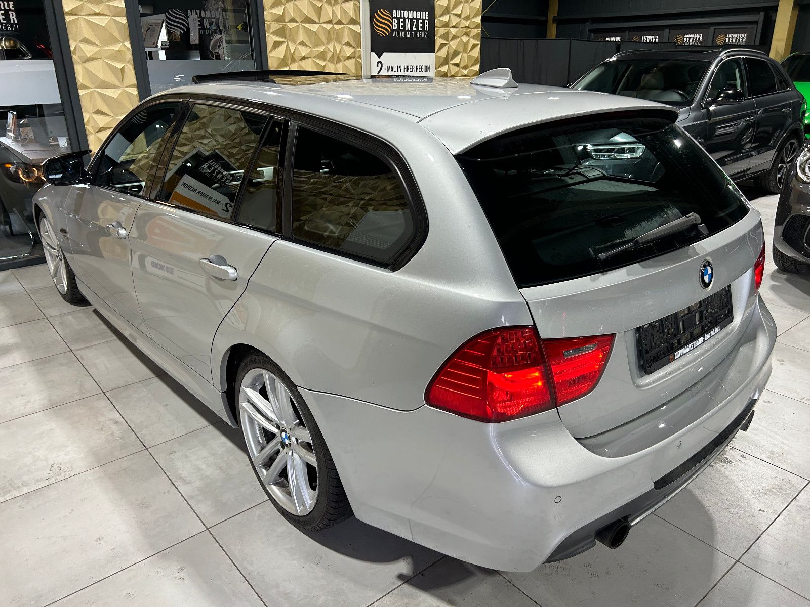 Fahrzeugabbildung BMW 335i xDrive/PANO/ALCANTARA/NAVI/PDC/TEMPOMAT