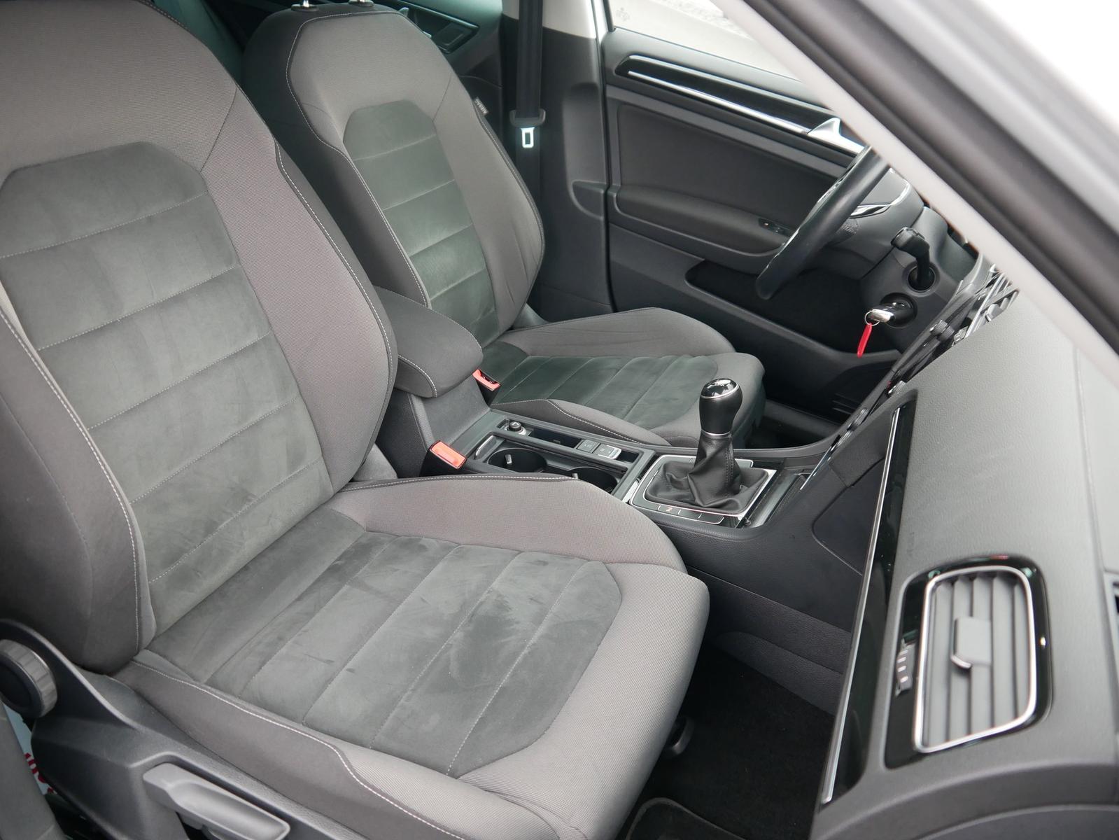 Volkswagen Golf VII 1.5 TSI Highline AHK LED Standheizung