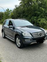 Mercedes-Benz ML 350 CDI Sportpaket AHK Schiebedach DAB Xenon - Mercedes-Benz Geländewagen aus dem Jahr 2011