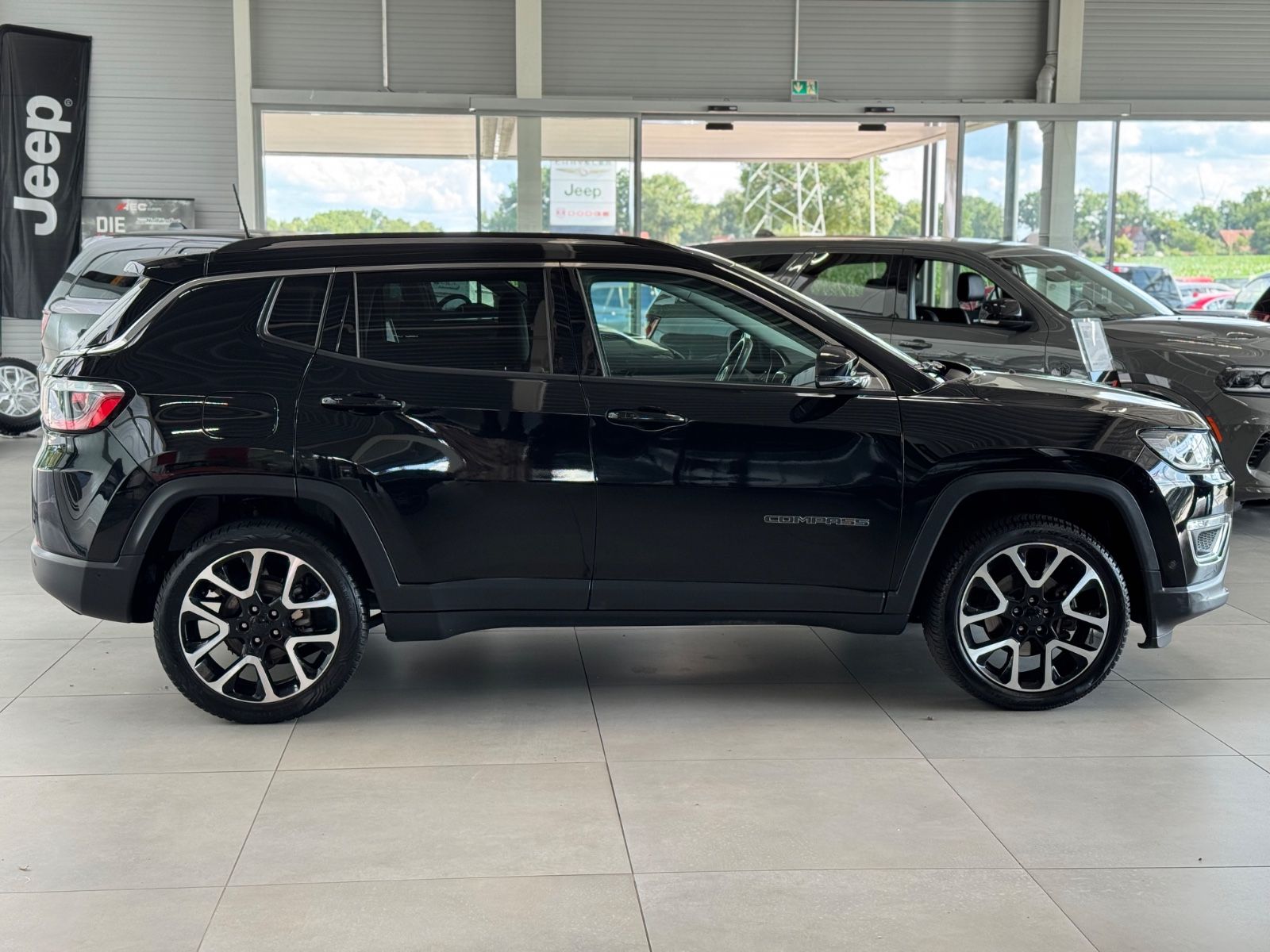 Fahrzeugabbildung Jeep Compass 1.4 T Limited 4WD "AHK GJR Luxus-Paket "
