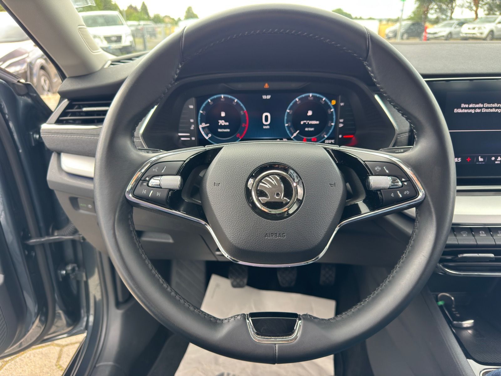 Fahrzeugabbildung SKODA Octavia Combi 1.5 TSI 6-Gang*NAVI*AHK*Head-Up*Si