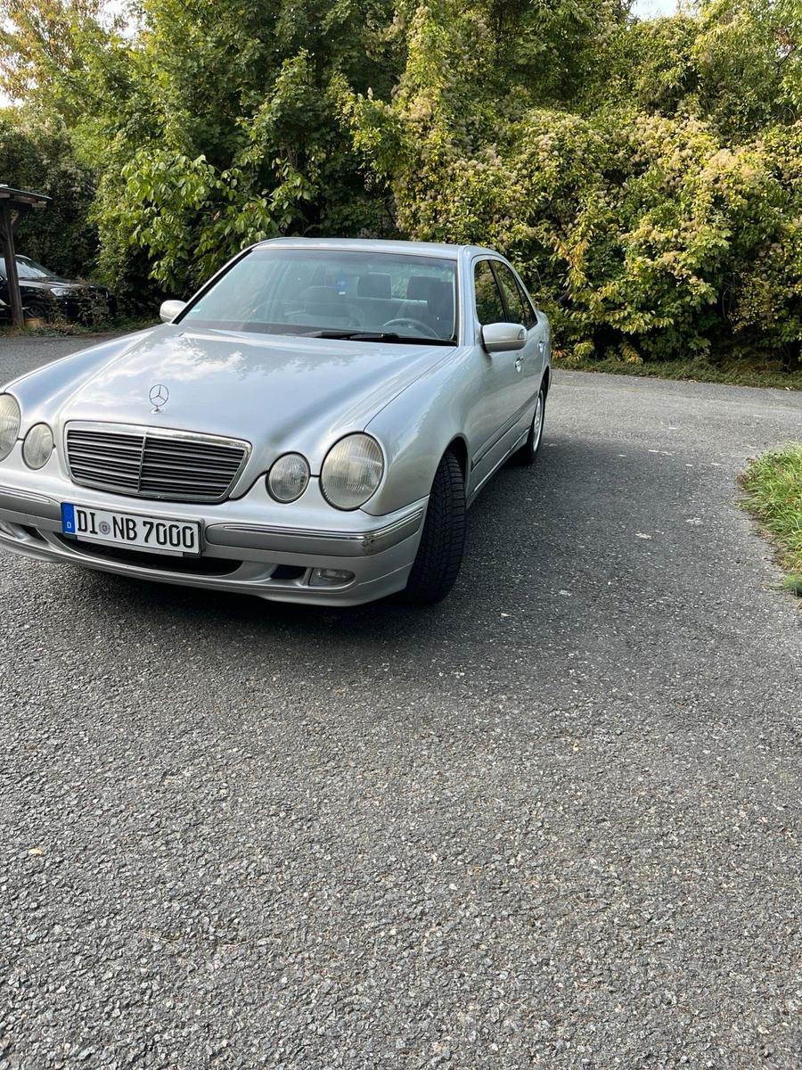 Mercedes-Benz E 220