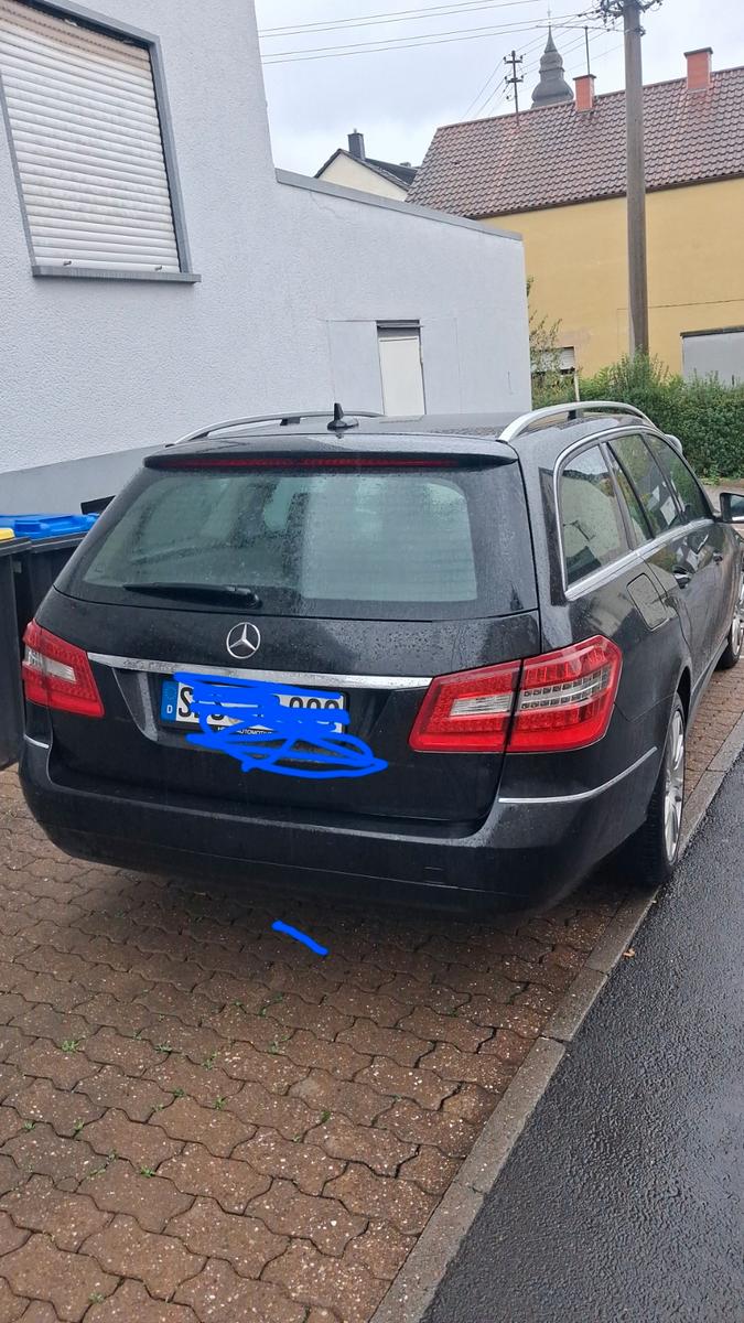 Mercedes-Benz E220 2011 — салон