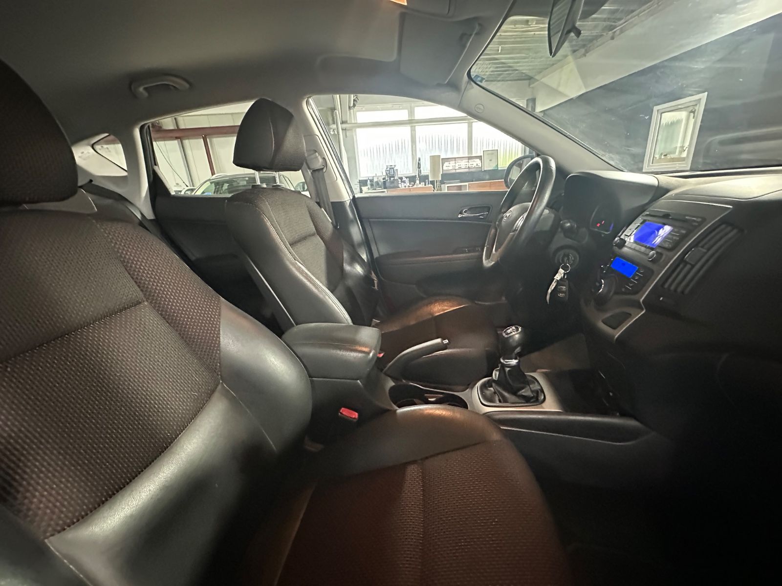 i30 1.4 Edition Plus*SHZ*MFL*PDC*ALU*50TKM