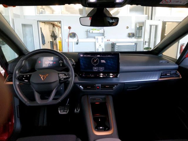 Born 58 kWh 150 kW 204PS ACC/CCS/LED/NAV/RFK/FLA