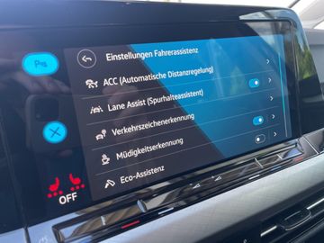 Volkswagen Golf Variant VIII 1.5 eTSI DSG LED-PLUS NAVI ACC