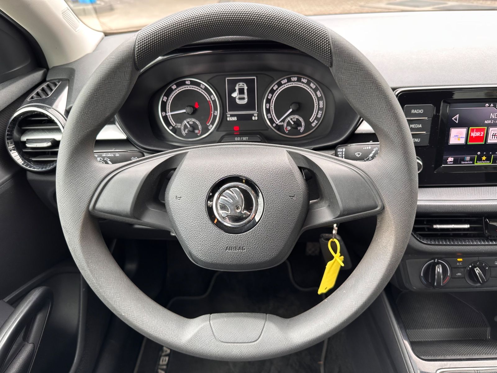 Fahrzeugabbildung SKODA Fabia 1.0 MPI Ambition APP/Klima/GJR