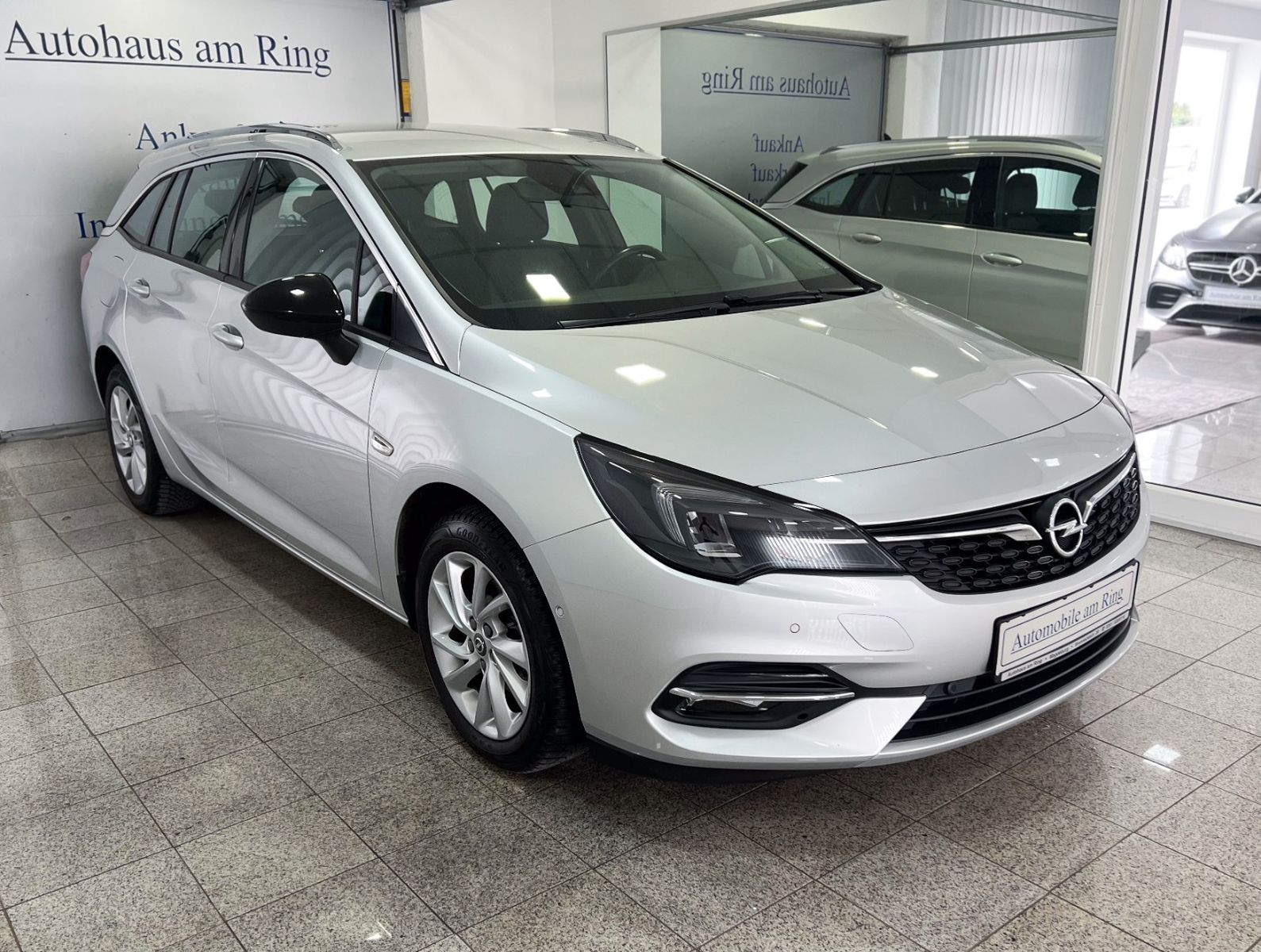 Opel Astra Sports Tourer Elegance Navi 1 Hand !! — Bild 1