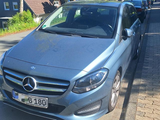 MERCEDES-BENZ B 180