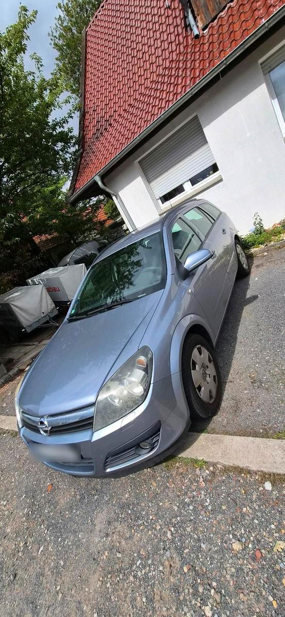 Opel Astra 2006 — вигляд ззаду