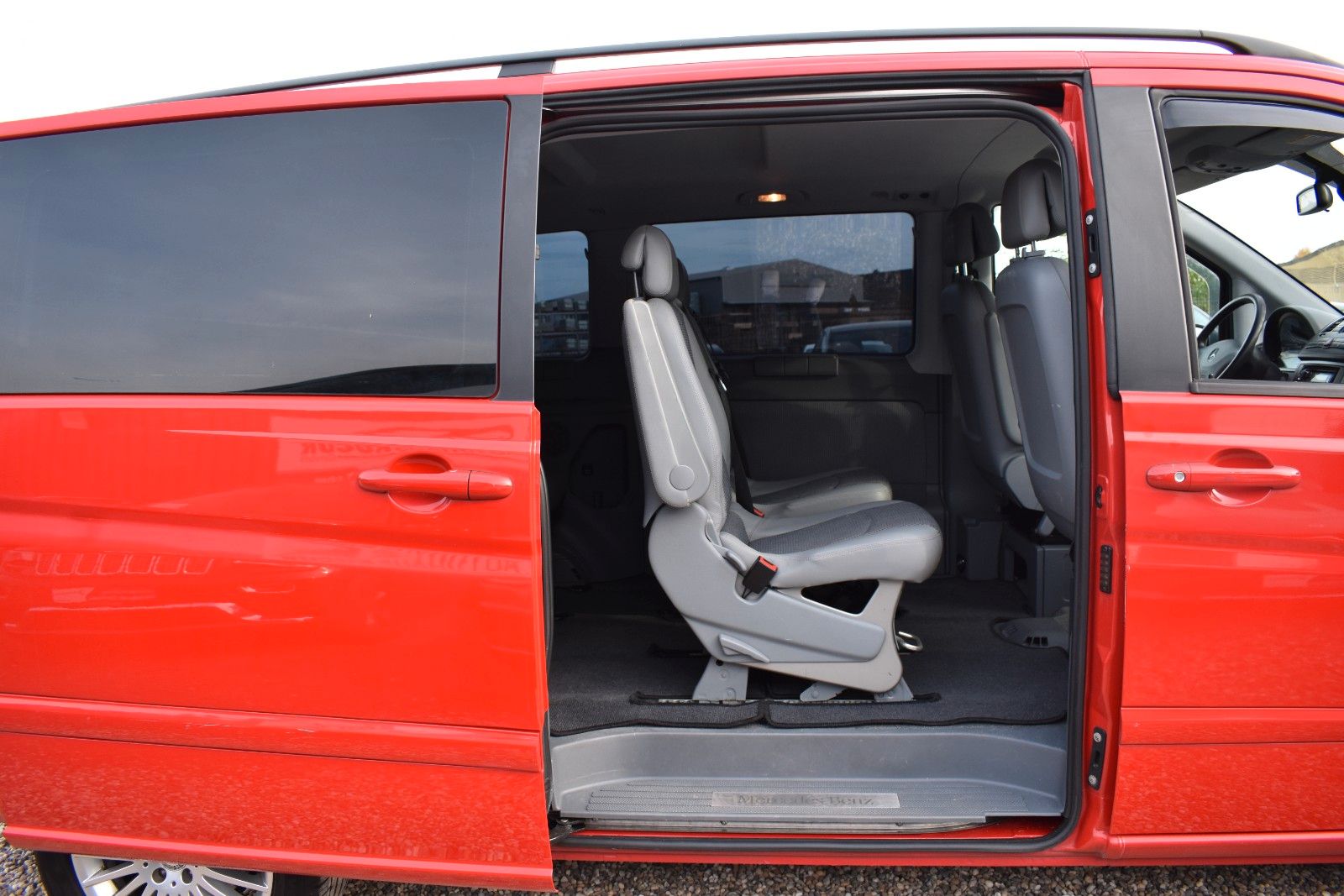 Fahrzeugabbildung Mercedes-Benz Viano 2.2 CDI extralang KLIMA/PDC/AHK/6 Sitze