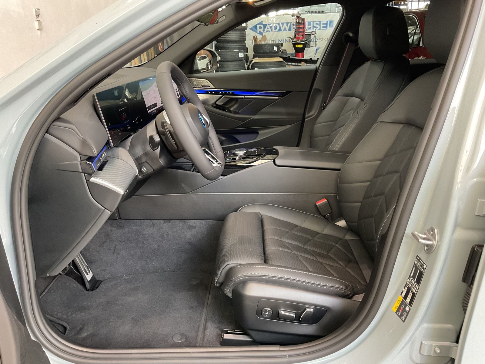 Fahrzeugeinzelansicht 11 Fahrzeugabbildung BMW i5 xDrive40 |Sitzbelüftung |elektr. Sitzverst. v