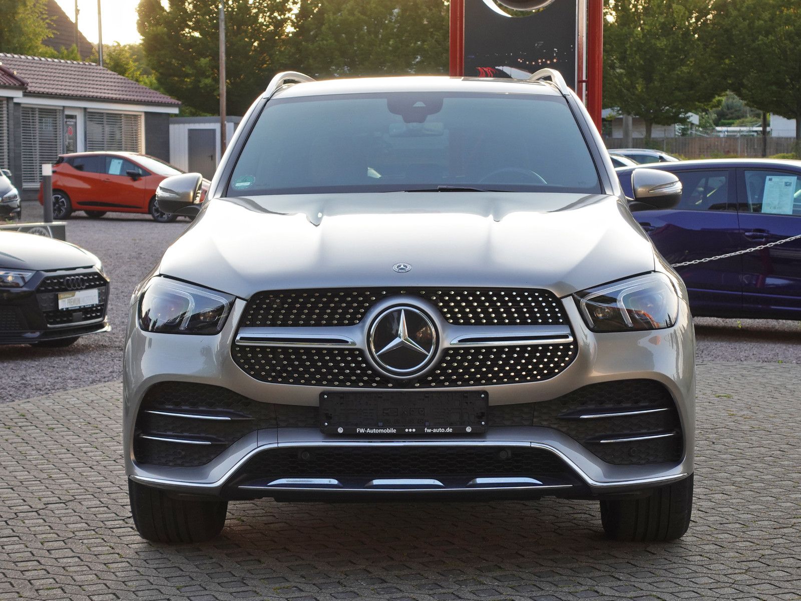 Fahrzeugabbildung Mercedes-Benz GLE 300d 4MATIC 9G-Tronic AMG Line M-BEAM AHK