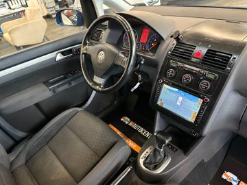 Volkswagen Touran  *7Sitzer*Navi*DSG*Sitzh*BiXenon*