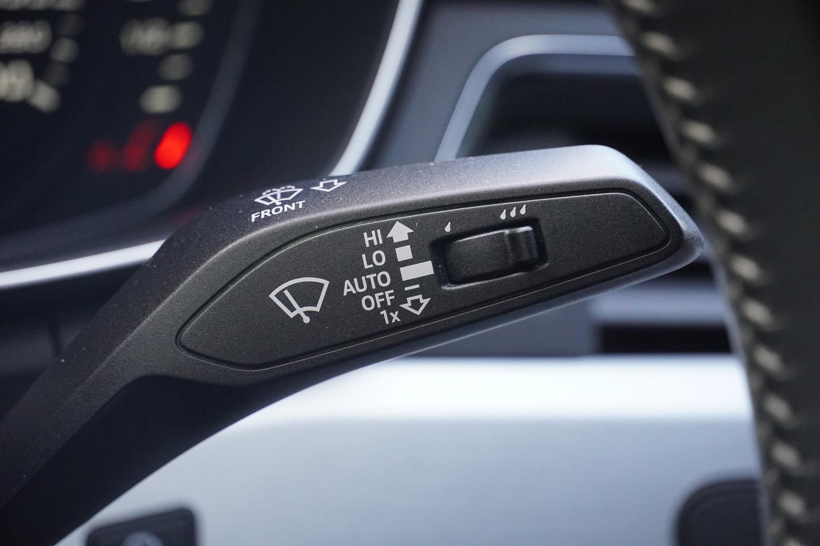 Audi A4 2.0 TFSI S-tronic S-Line LED ACC Navi Kamera