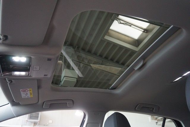 Fahrzeugabbildung Volkswagen Golf VIII TSI Style Matrix Navi Pano AID ACC PDC