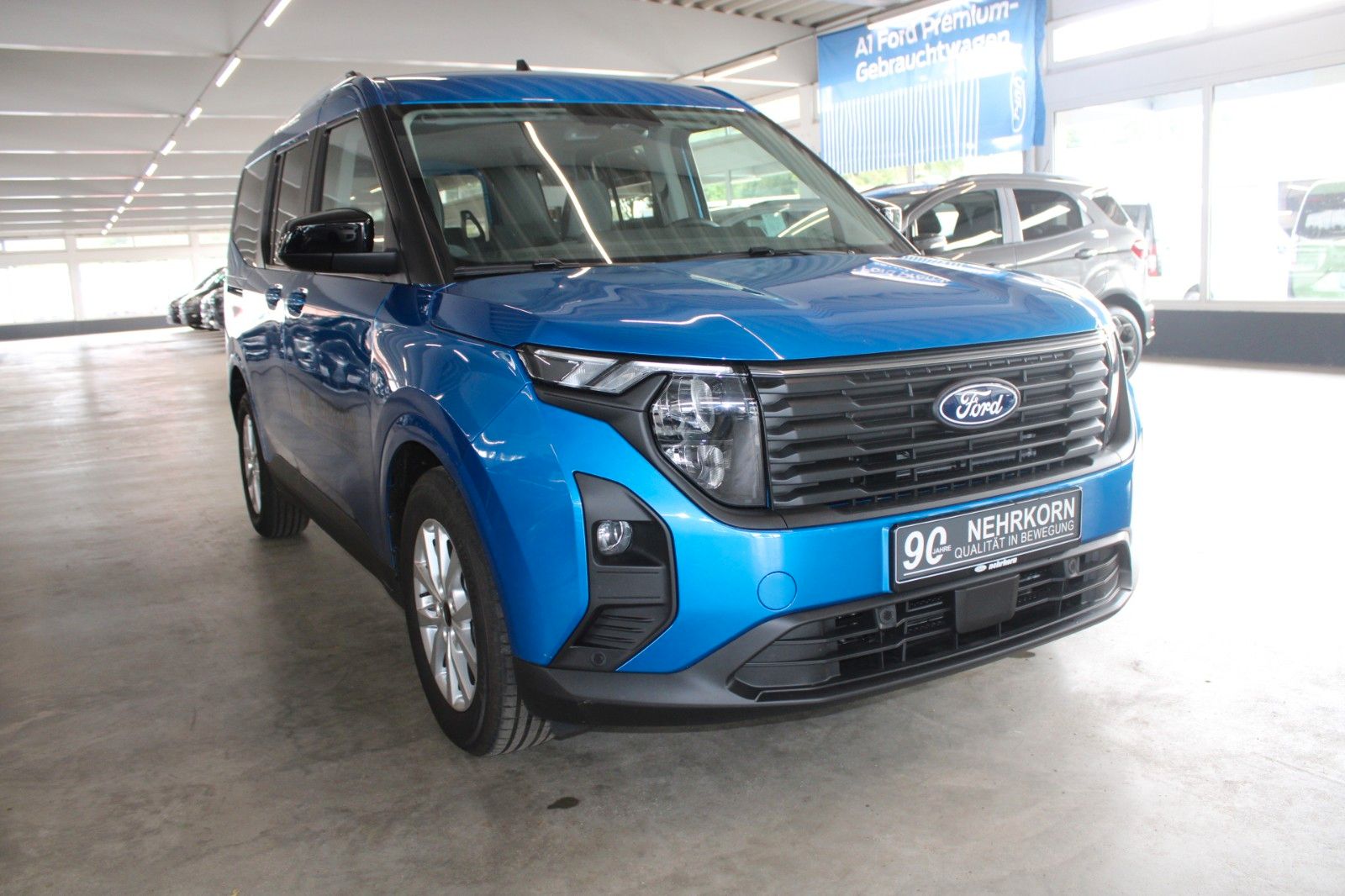 Fahrzeugabbildung Ford Tourneo Courier Titanium Automatik FahrerAssPak