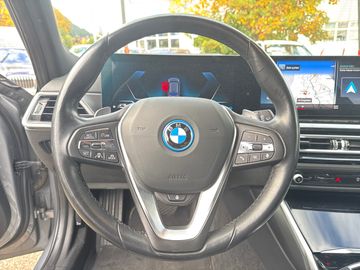 BMW 330e xDrive Touring A Head-Up HiFi DAB LED RFK