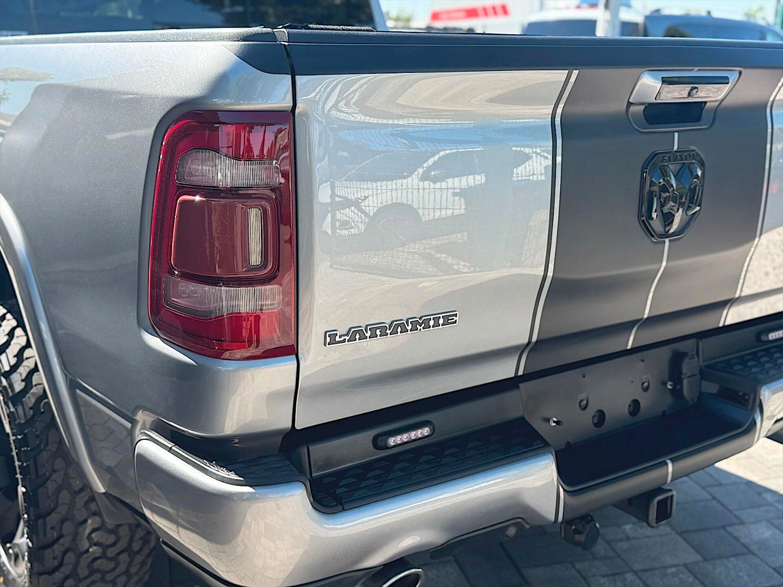 Fahrzeugabbildung Dodge RAM 5.7 V8 HEMI Night LARAMIE 4x4 LONGBED 19%
