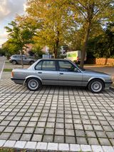 BMW E30 320i  - BMW 320: E30 320i