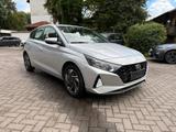 Hyundai i20 1.0 T-GDI DCT Trend CARPL+SHZ+KAM+TEMP+ - gebrauchte Hyundai i20 aus dem Jahr 2021