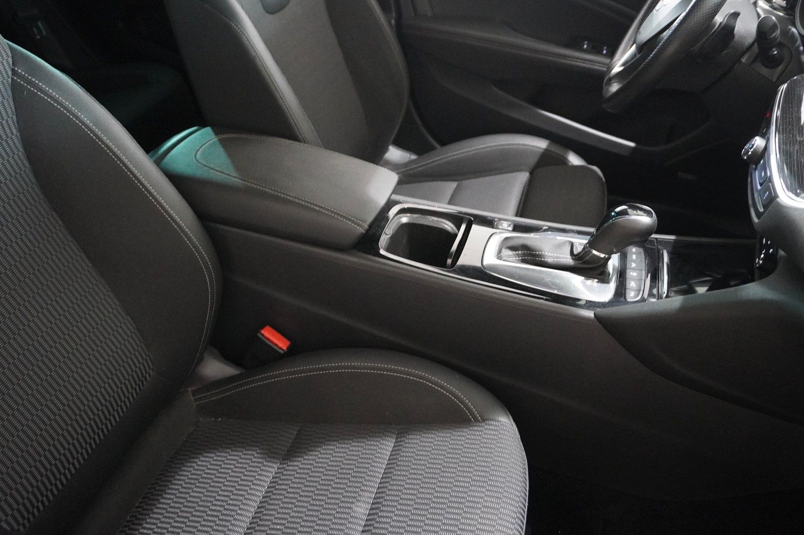Fahrzeugabbildung Opel Insignia B ST 2.0T INNOV. 4X4 NAVI/OPC/KAMERA