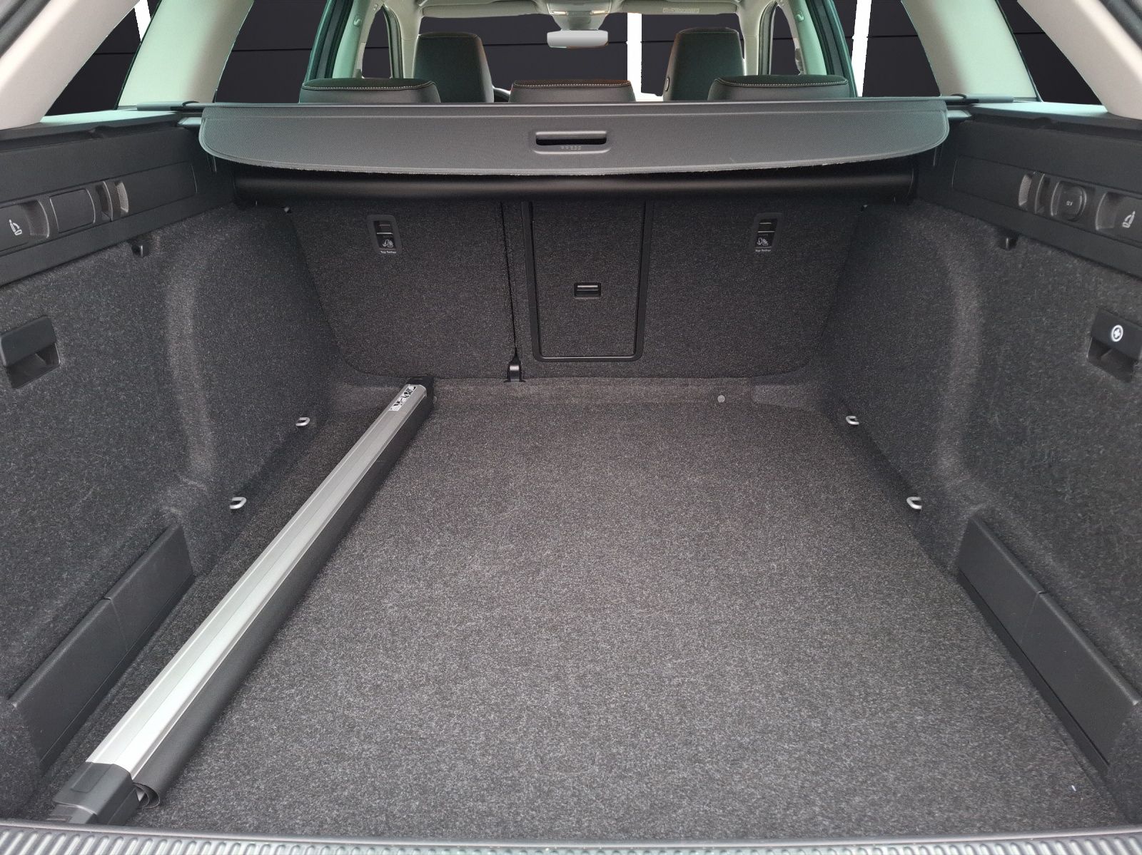 Fahrzeugabbildung SKODA Superb Combi TDI Style DSG Standhzg. Matrix Navi
