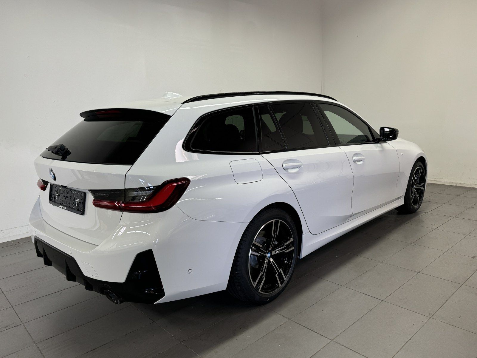 BMW 320i Touring (M-Sport Navi LED AHK Pano HUD ACC) imagem 3