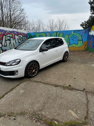 Volkswagen Golf 2.0 TSI GTI