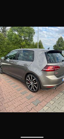 Volkswagen Golf 7 GTI Performance Ambiente top zustand !