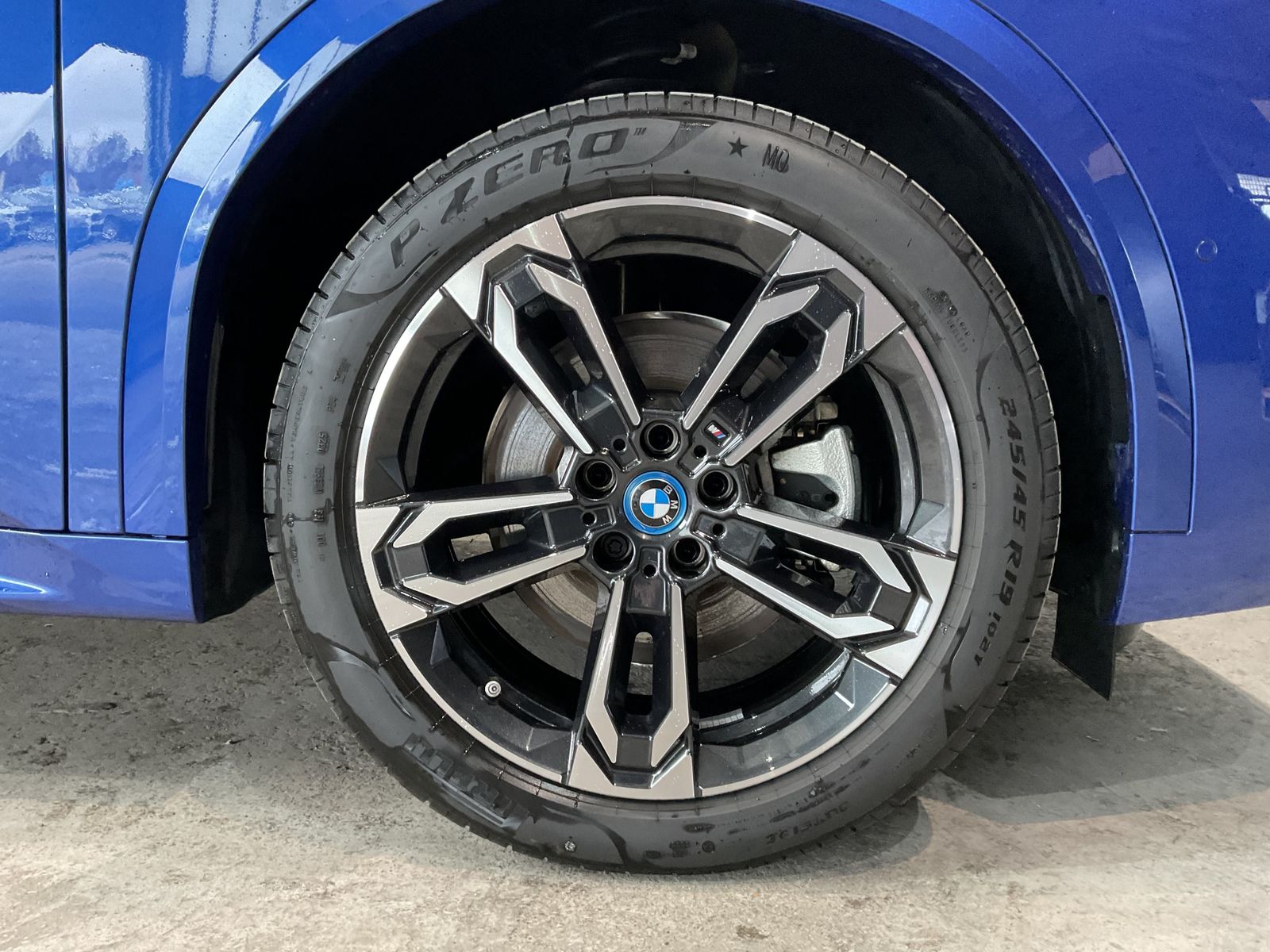 Fahrzeugabbildung BMW iX2 xDrive30 |Aktivsitz |M Sportpaket |Harman Ka