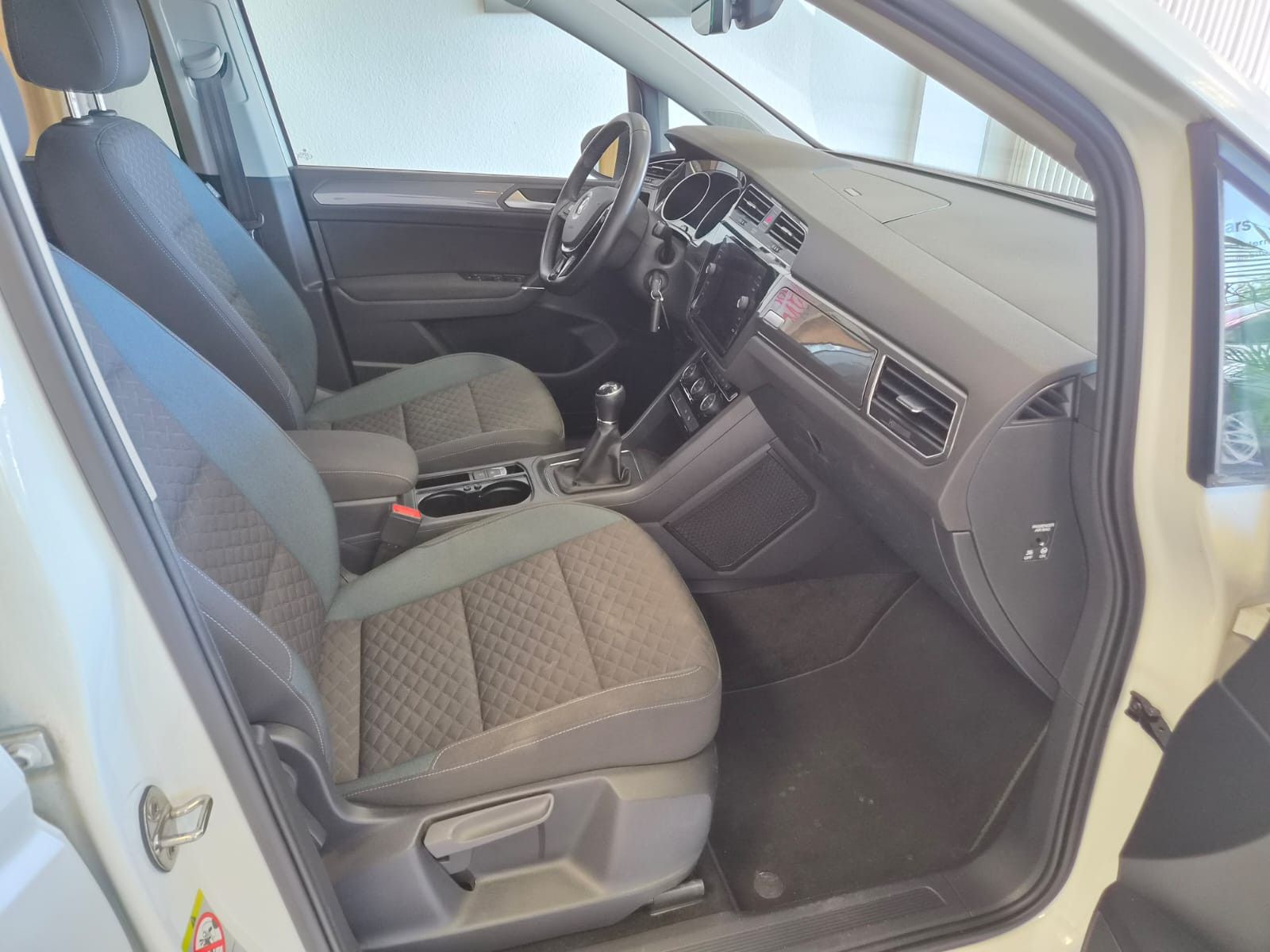 Fahrzeugabbildung Volkswagen Touran IQ.DRIVE / 1. HAND / MWST