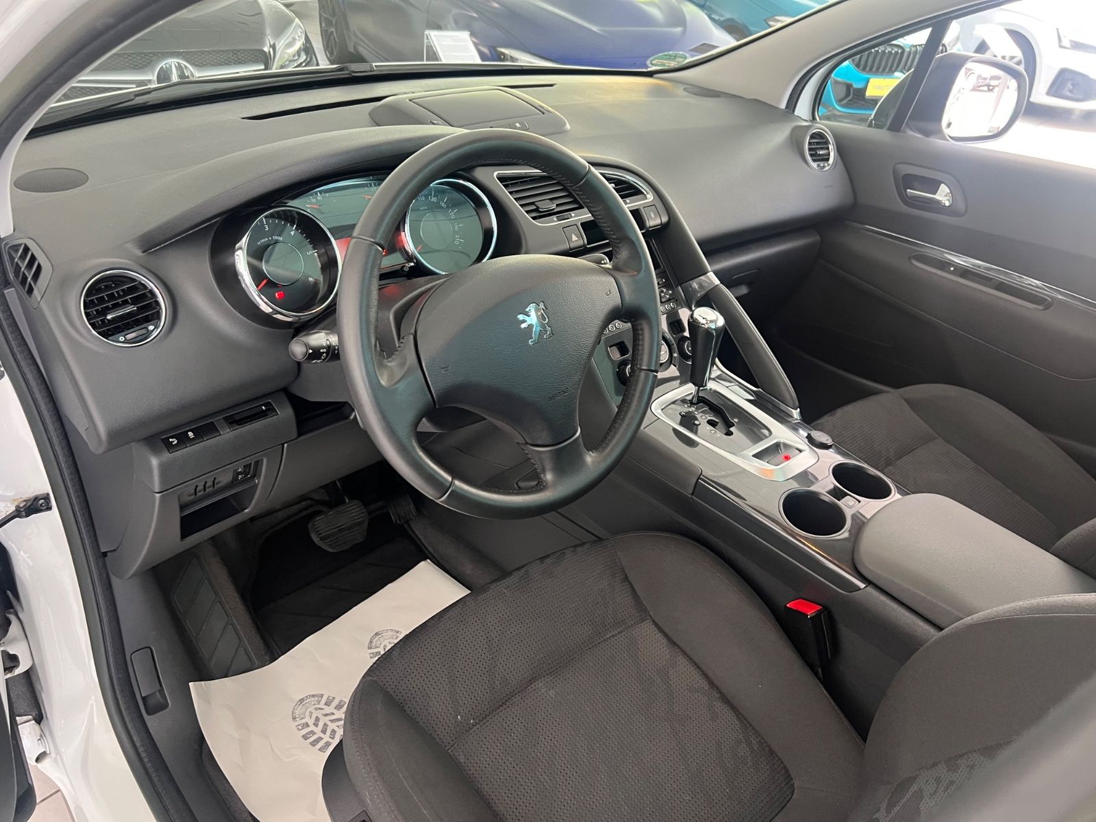 Fahrzeugabbildung Peugeot 3008 Business-Line Automatik