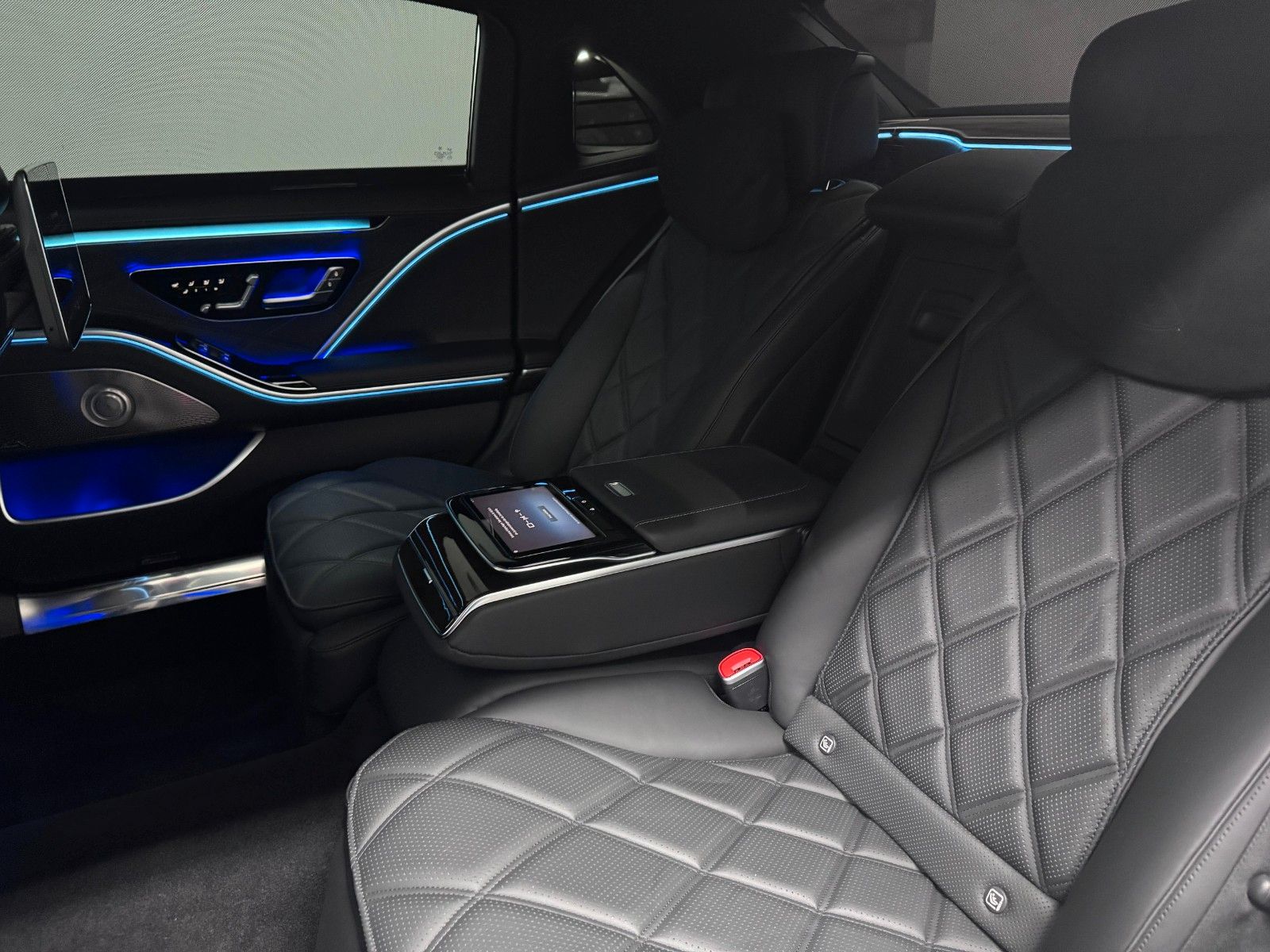 Fahrzeugabbildung Mercedes-Benz S 680 Maybach *Chauffeur*HEADUP*EXECUTIVE*