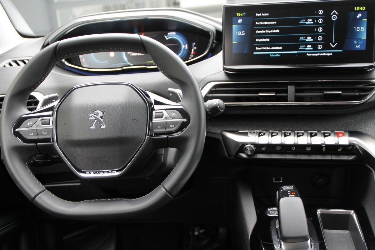 Fahrzeugabbildung Peugeot 3008 Hybrid 225 Allure Pack